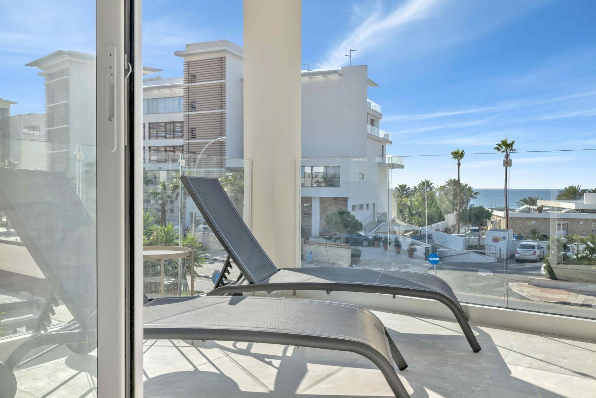 Phaedrus Living: Seaview Luxury Flat Limnaria 150 Lägenhet Paphos Exteriör bild
