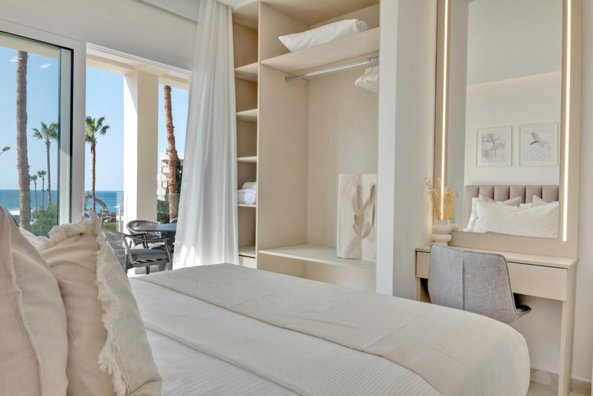 Phaedrus Living: Seaview Luxury Flat Limnaria 150 Lägenhet Paphos Exteriör bild