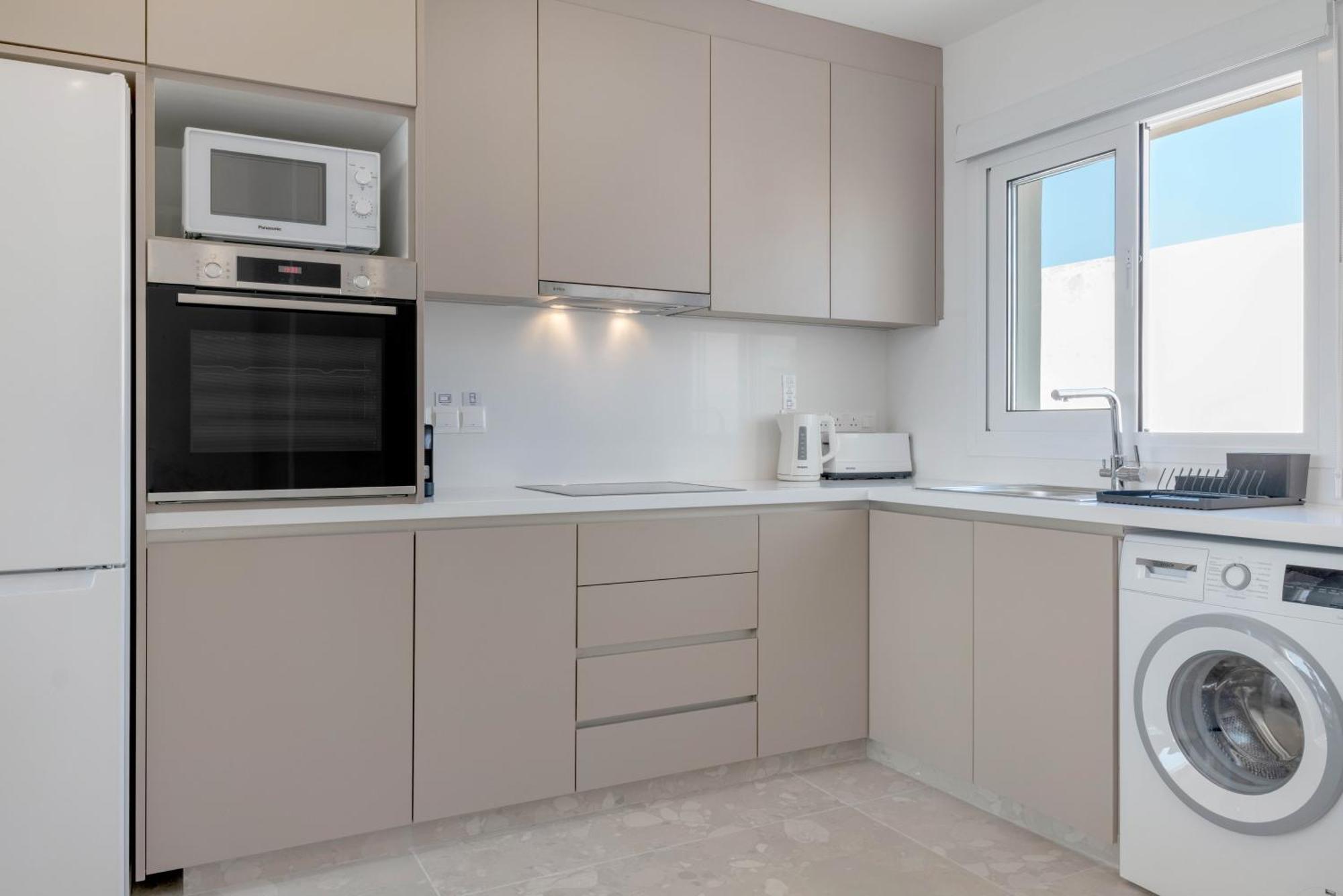Phaedrus Living: Seaview Luxury Flat Limnaria 150 Lägenhet Paphos Exteriör bild