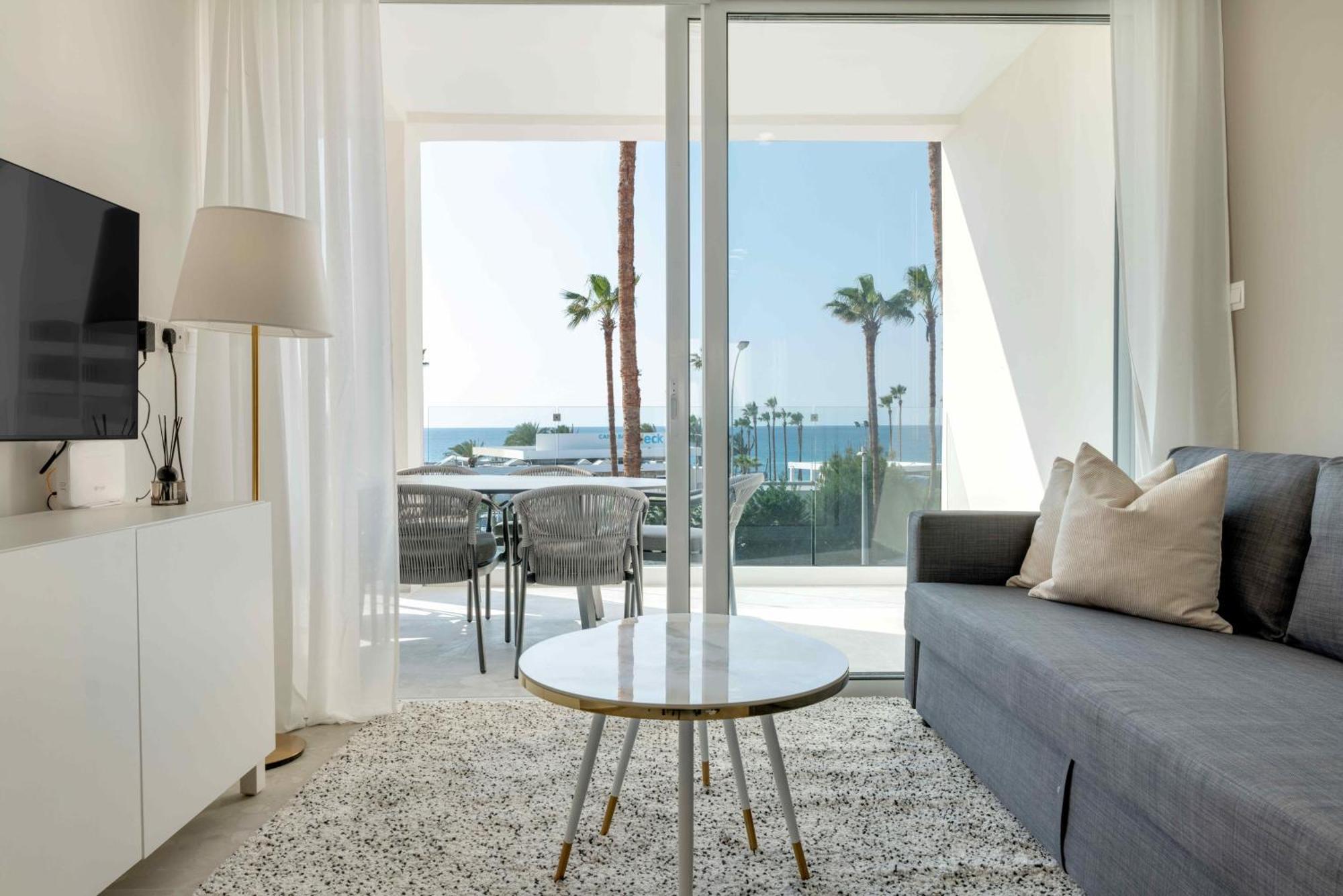Phaedrus Living: Seaview Luxury Flat Limnaria 150 Lägenhet Paphos Exteriör bild
